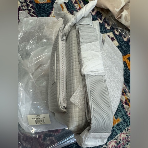 SOLD🤍Dagne Dover Micah Crossbody in Waffle Fog NWT - Picture 2 of 7